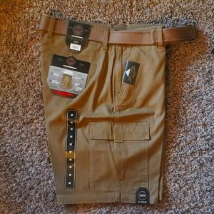 New with tags weatherproof brand cargo shorts